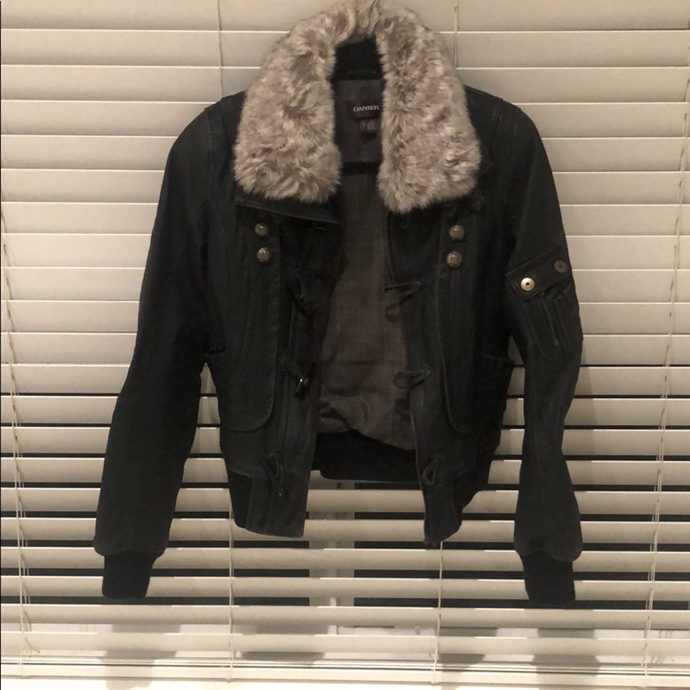 Genuine leather jacket with detachable fur (XS)